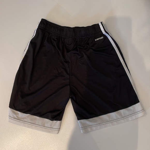 Boys Adidas Aeroready black shorts - size large - Picture 3 of 4